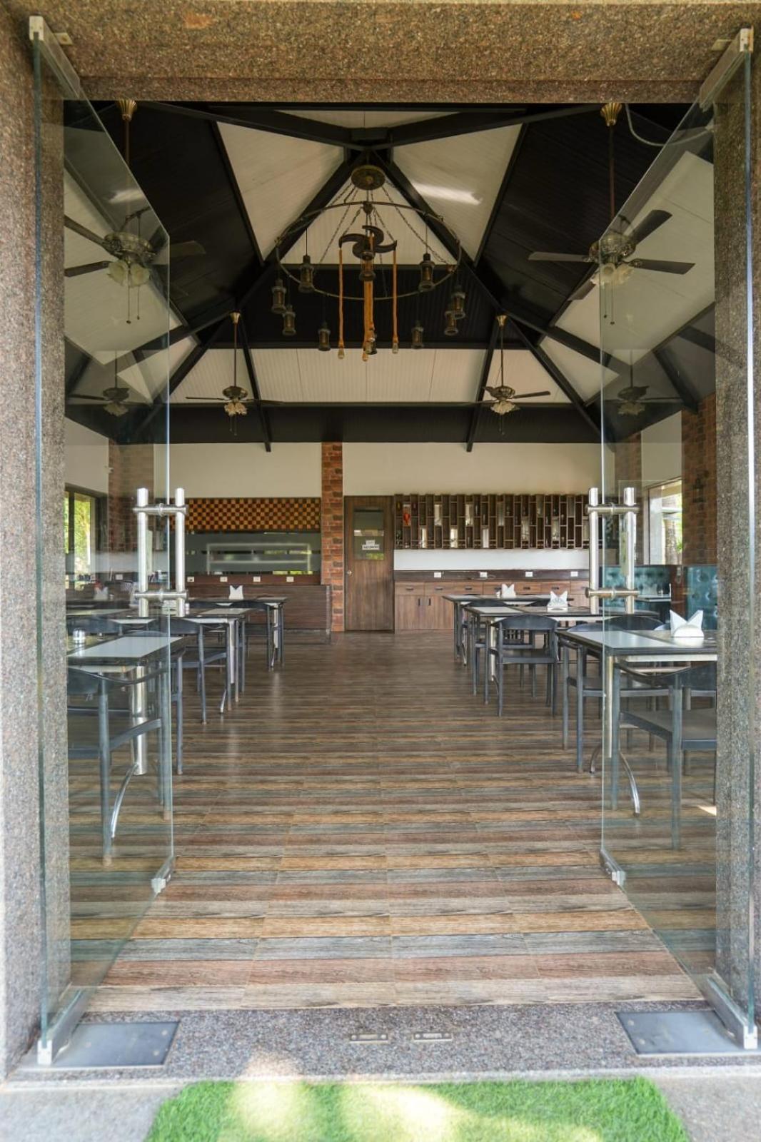 E&G Green Courts Resort At Koroli Hill Station Nashik Exteriör bild